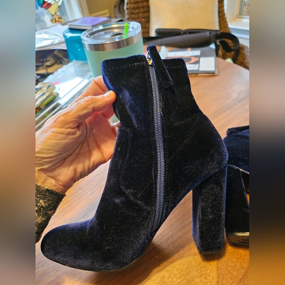 Steve Madden EDIT Blue Velvet zippered women's booties size 7M - Picture 8 of 11